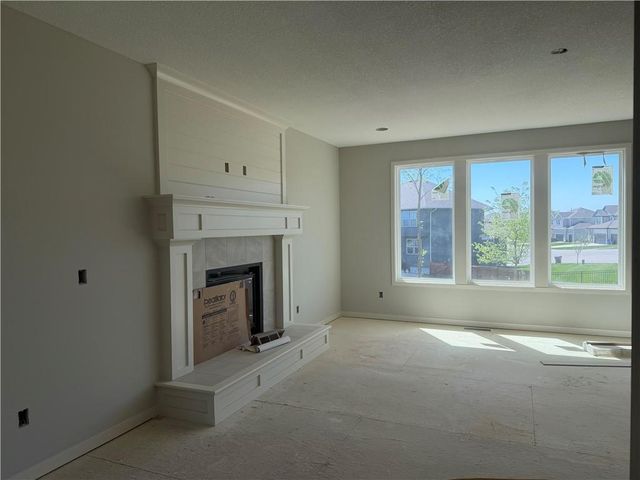 19799 W 114th Place, Olathe, KS 66061
