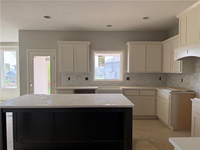 19799 W 114th Place, Olathe, KS 66061