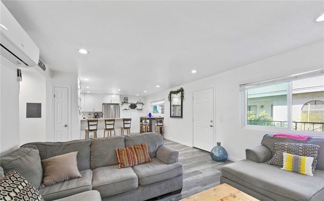 1206 Gladys Avenue, Long Beach, CA 90804