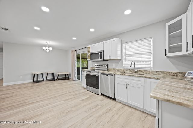 1037 Zamora Street SE, Palm Bay, FL 32909