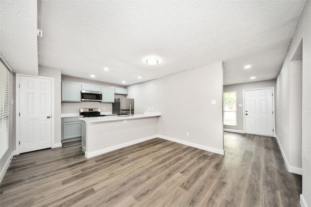 781 Country Place Drive 1017, Houston, TX 77079