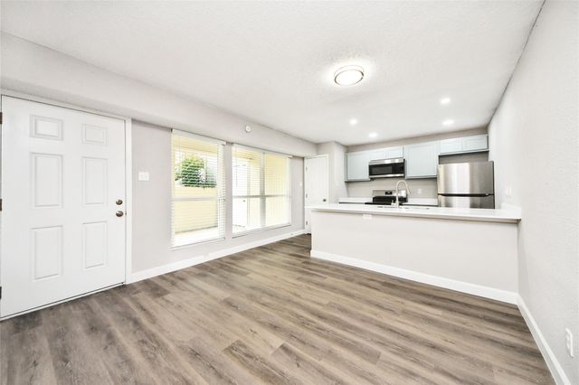 781 Country Place Drive 1017, Houston, TX 77079