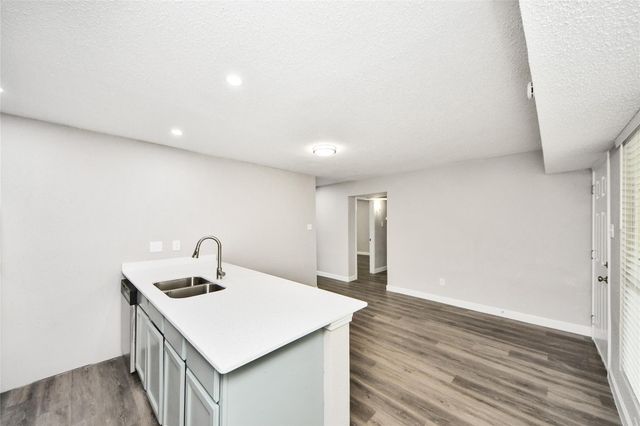781 Country Place Drive 1017, Houston, TX 77079