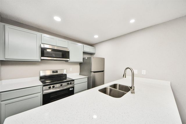 781 Country Place Drive 1017, Houston, TX 77079