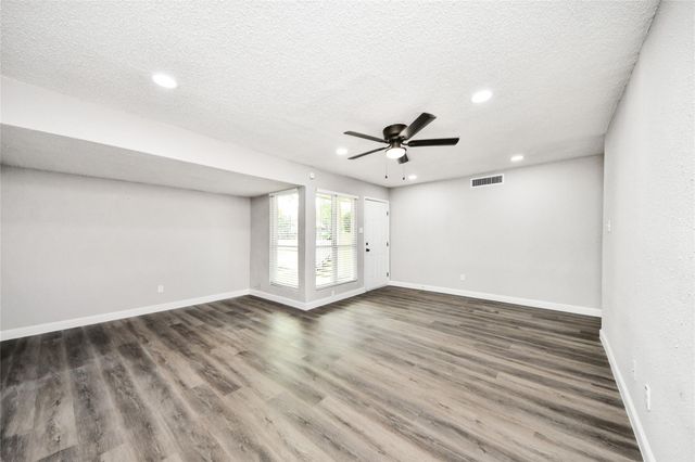 781 Country Place Drive 1017, Houston, TX 77079