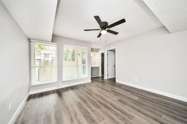 781 Country Place Drive 1017, Houston, TX 77079