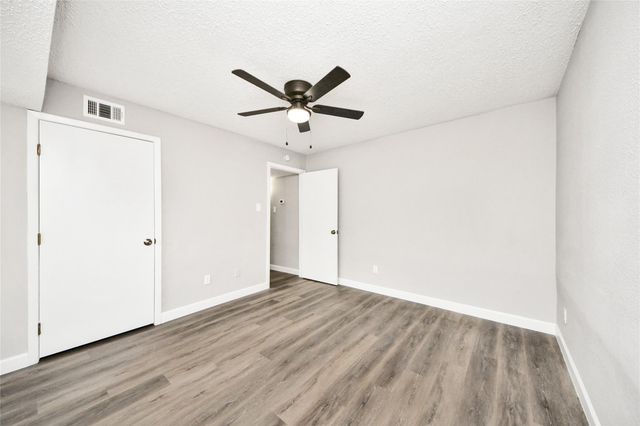 781 Country Place Drive 1017, Houston, TX 77079