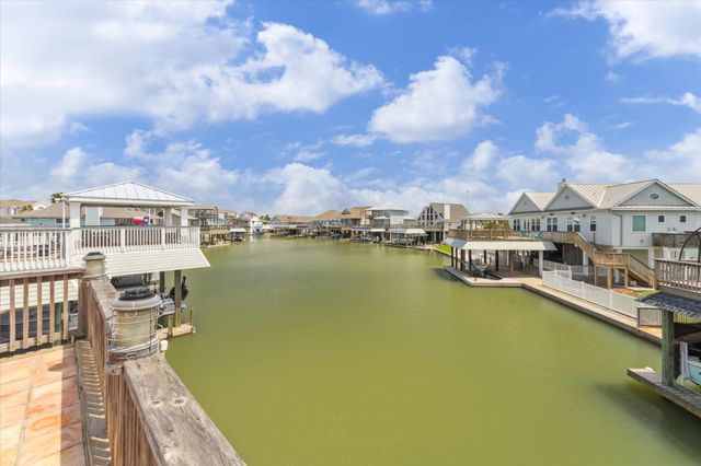 1339 Outrigger, Tiki Island, TX 77554