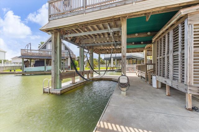 1339 Outrigger, Tiki Island, TX 77554