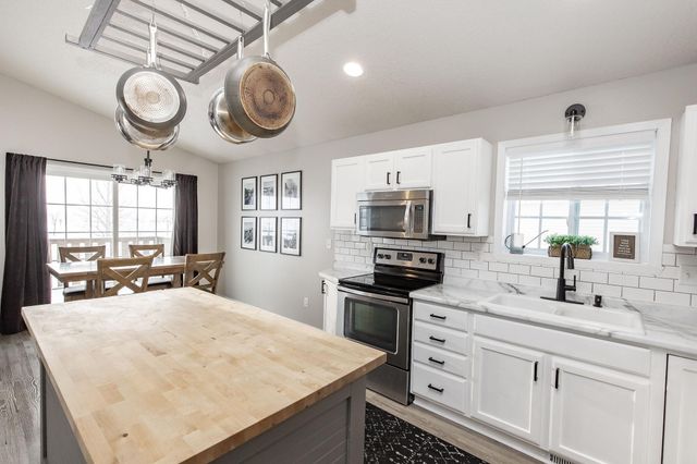 4985 55th Street S, Fargo, ND 58104