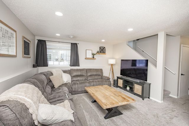 4985 55th Street S, Fargo, ND 58104