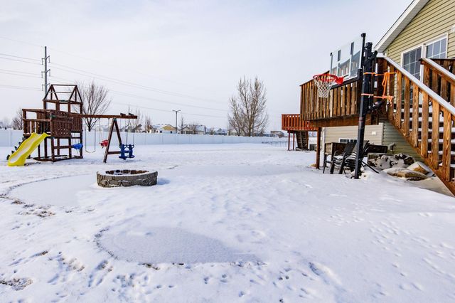 4985 55th Street S, Fargo, ND 58104