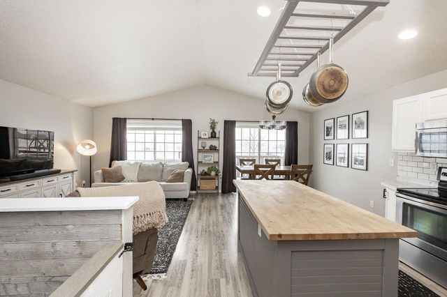 4985 55th Street S, Fargo, ND 58104