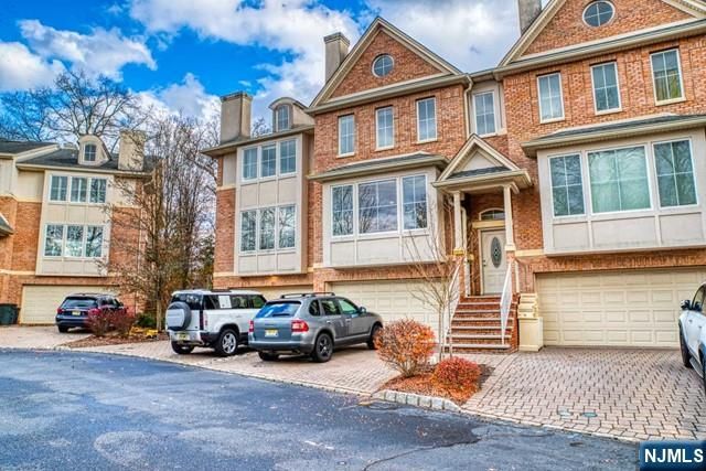 27 Harrington Court, Harrington Park, NJ 07640