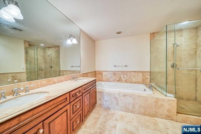 27 Harrington Court, Harrington Park, NJ 07640