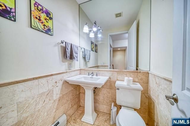 27 Harrington Court, Harrington Park, NJ 07640