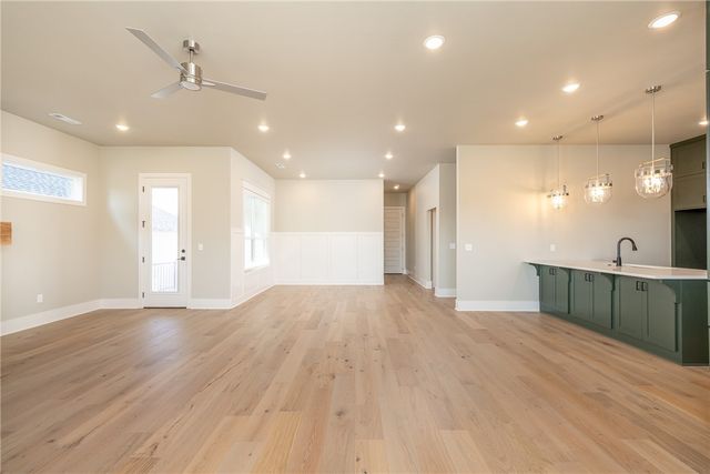 2649 E Livingston Lane, Fayetteville, AR 72703