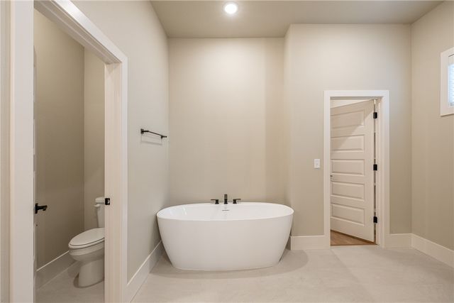 2649 E Livingston Lane, Fayetteville, AR 72703