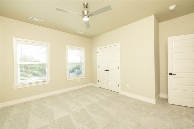 2649 E Livingston Lane, Fayetteville, AR 72703