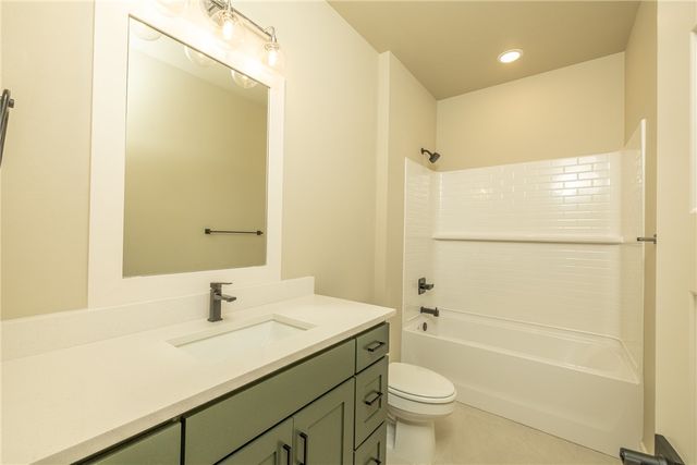 2649 E Livingston Lane, Fayetteville, AR 72703