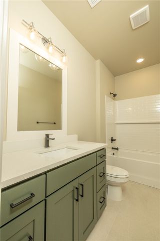 2649 E Livingston Lane, Fayetteville, AR 72703