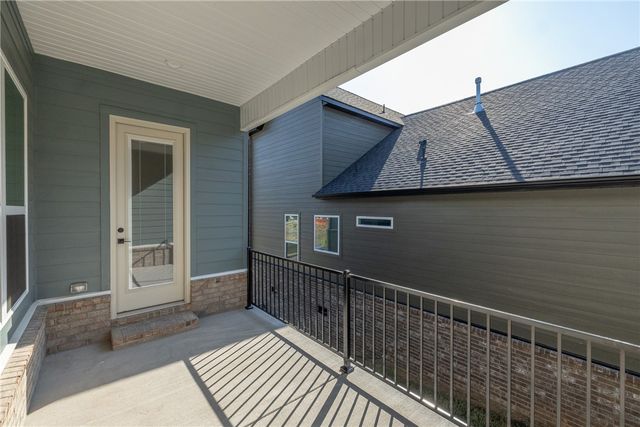 2649 E Livingston Lane, Fayetteville, AR 72703