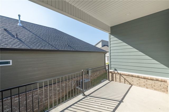 2649 E Livingston Lane, Fayetteville, AR 72703