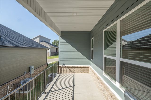 2649 E Livingston Lane, Fayetteville, AR 72703