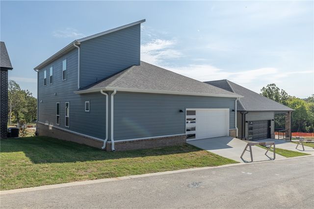 2649 E Livingston Lane, Fayetteville, AR 72703