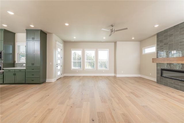 2649 E Livingston Lane, Fayetteville, AR 72703