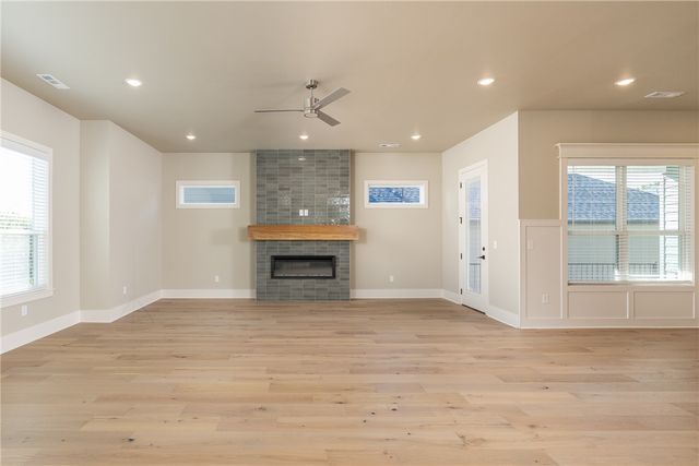 2649 E Livingston Lane, Fayetteville, AR 72703