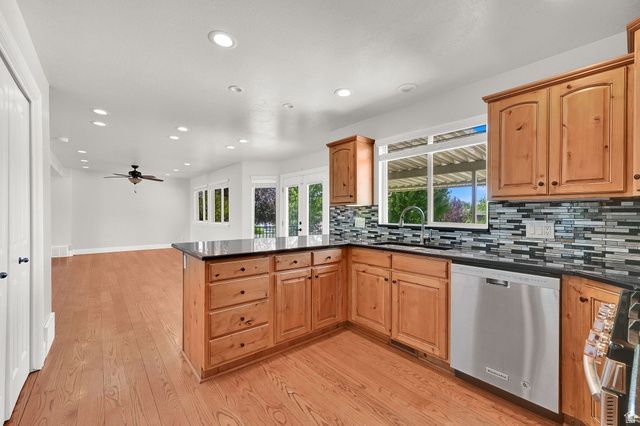 1407 N 3455 W, Clinton, UT 84015
