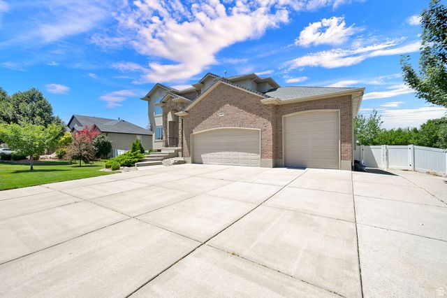 1407 N 3455 W, Clinton, UT 84015