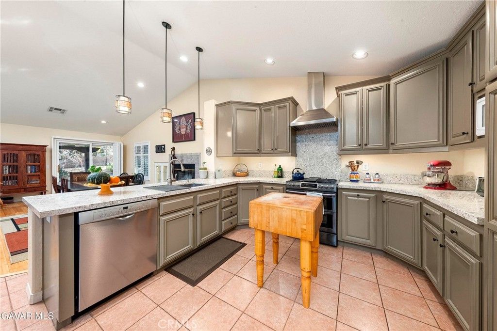 Image 11 of property listing at 41154 Heights, Palmdale, CA 93551