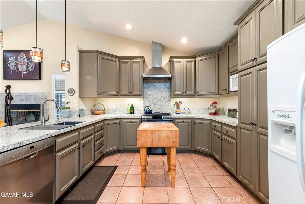 Image 12 of property listing at 41154 Heights, Palmdale, CA 93551