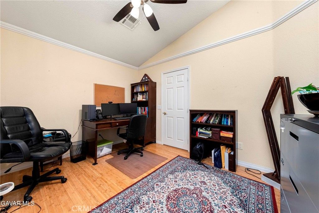 Image 15 of property listing at 41154 Heights, Palmdale, CA 93551