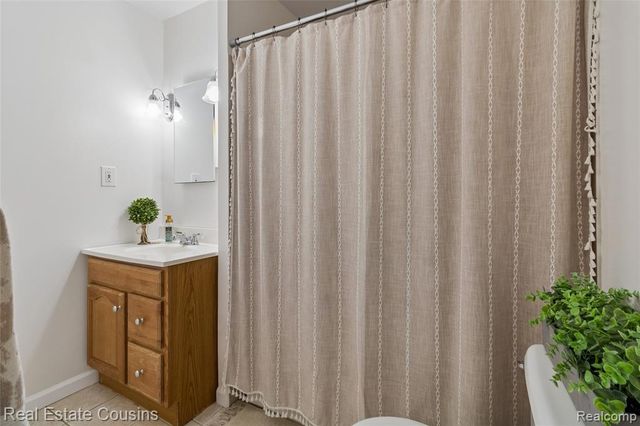 1565 W Rolston Road, Linden, MI 48451