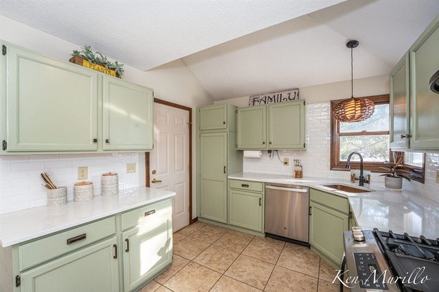 7003 Country View Boulevard, Jackson, MI 49201