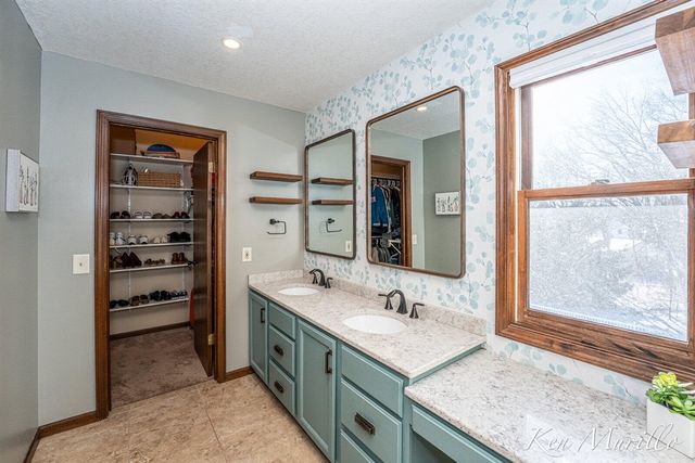 7003 Country View Boulevard, Jackson, MI 49201