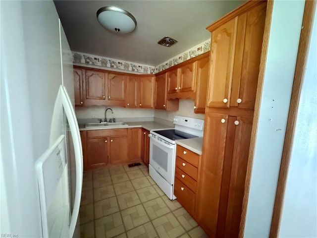 1140 Woodland Terrace DR, Chesapeake, VA 23323