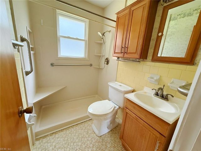 1140 Woodland Terrace DR, Chesapeake, VA 23323