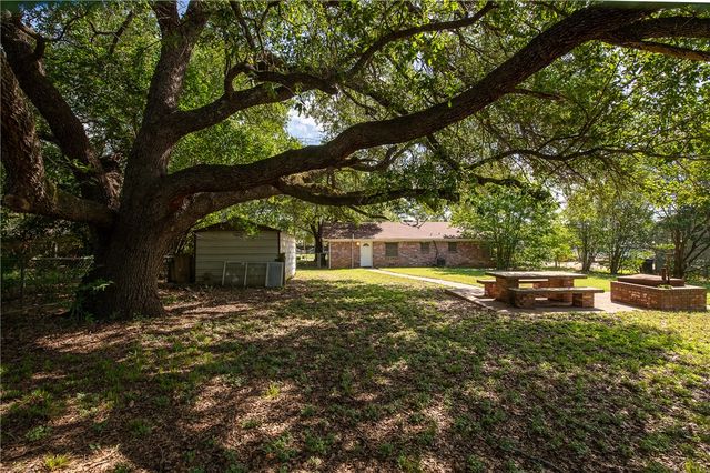 507 N Echols Street, Caldwell, TX 77836