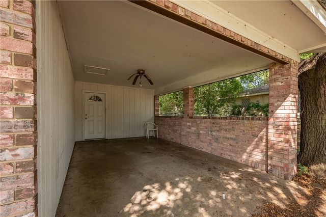 507 N Echols Street, Caldwell, TX 77836