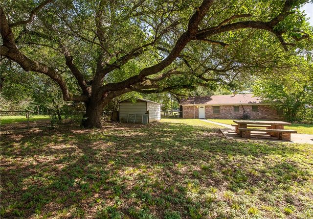507 N Echols Street, Caldwell, TX 77836