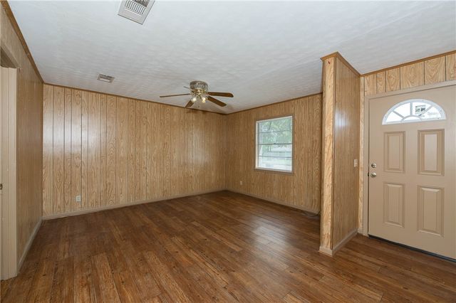 507 N Echols Street, Caldwell, TX 77836