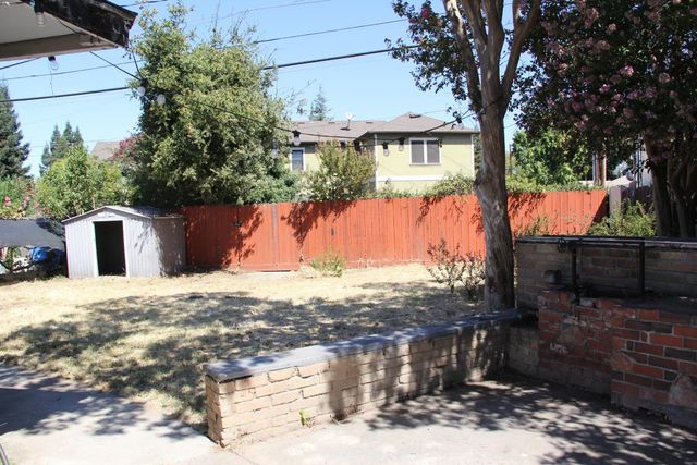1807 Holly Dr, Lodi, CA 95242