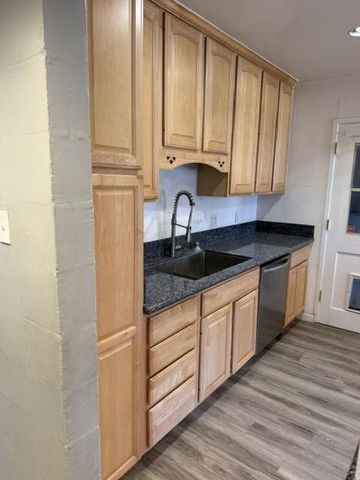 1807 Holly Dr, Lodi, CA 95242