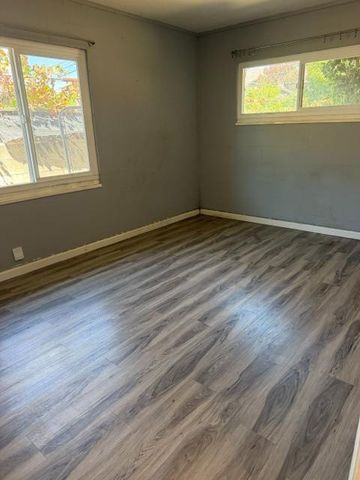 1807 Holly Dr, Lodi, CA 95242