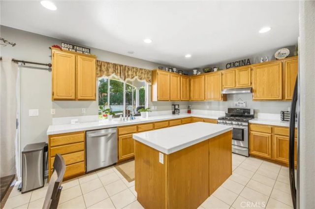 8470 Lindenhurst, Riverside, CA 92508