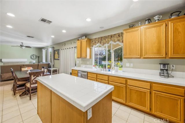 8470 Lindenhurst, Riverside, CA 92508